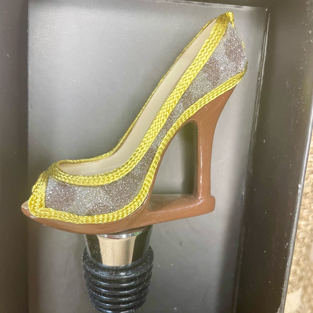 BeBe Flashy Women's Shoe Bottle Stopper new in opened box